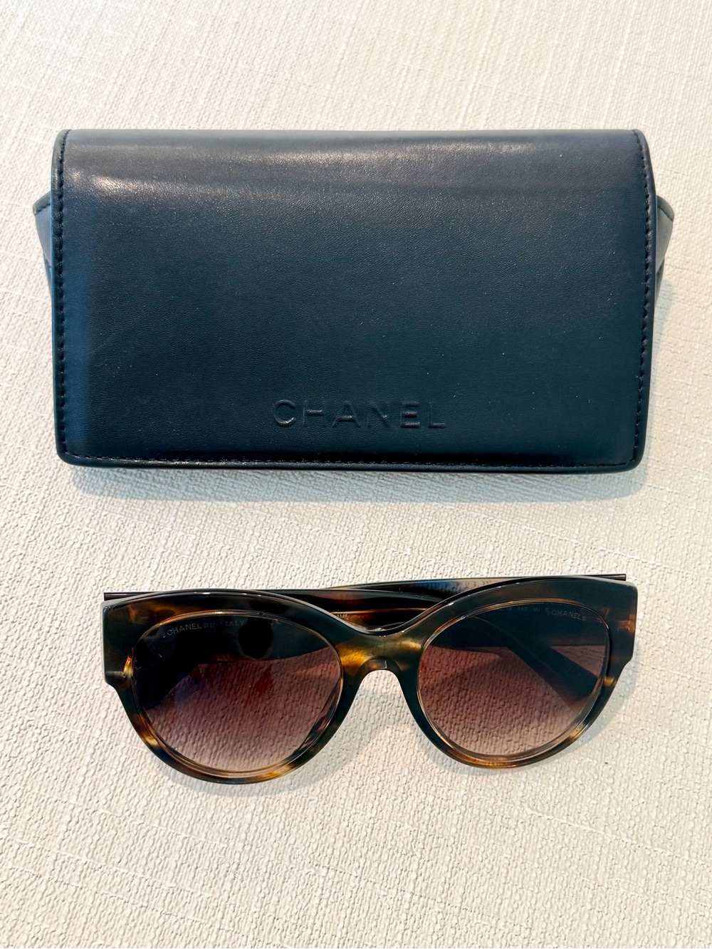 CHANEL Tortoiseshell Cat-Eye Sunglasses with Brown Gradient Lenses